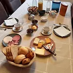 Couque Cuivree Ii Bed and Breakfast